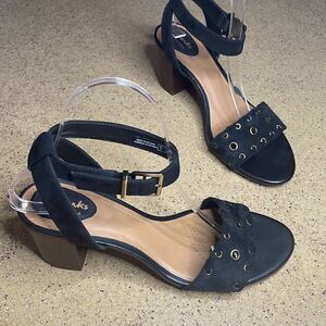 Clarks Artisan Collection Black Suede Grommet Whip Stitched Accent Sandals sz 9